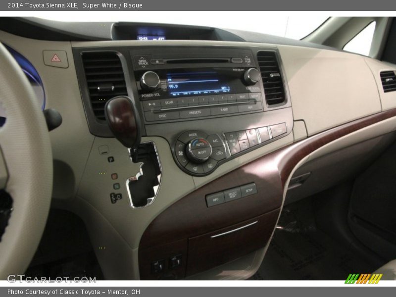 Super White / Bisque 2014 Toyota Sienna XLE