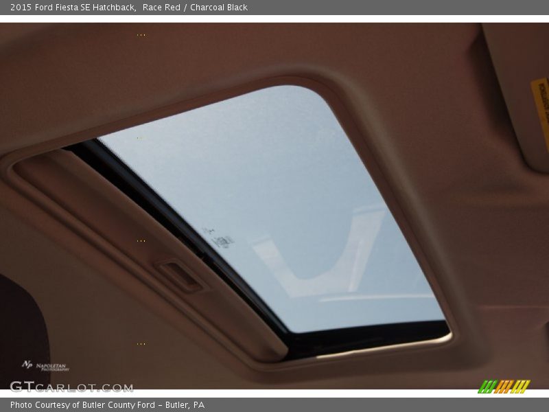Race Red / Charcoal Black 2015 Ford Fiesta SE Hatchback