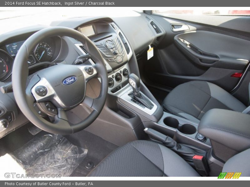 Ingot Silver / Charcoal Black 2014 Ford Focus SE Hatchback