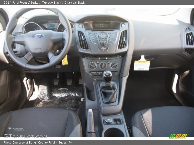 Tuxedo Black / Charcoal Black 2014 Ford Focus S Sedan