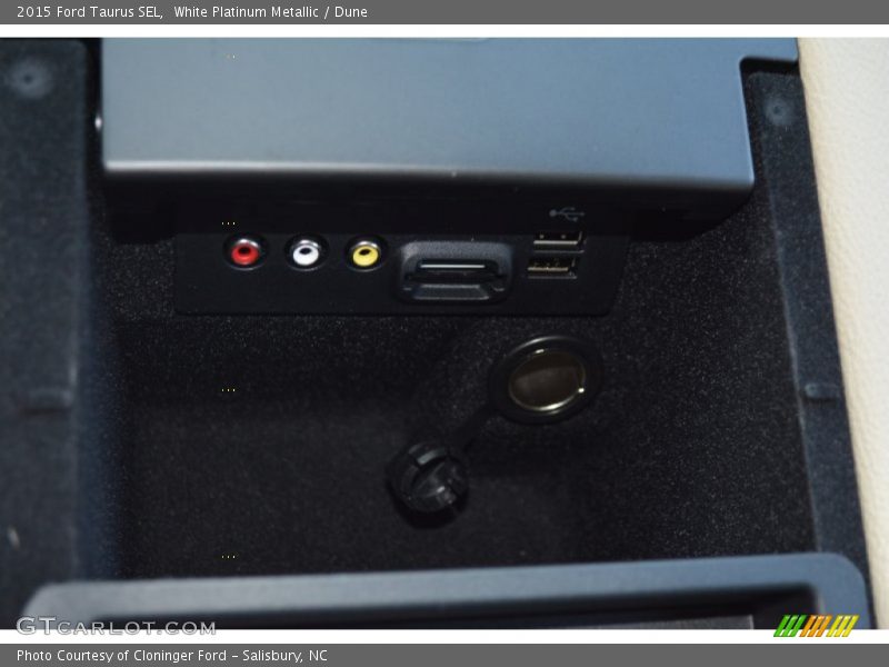 White Platinum Metallic / Dune 2015 Ford Taurus SEL