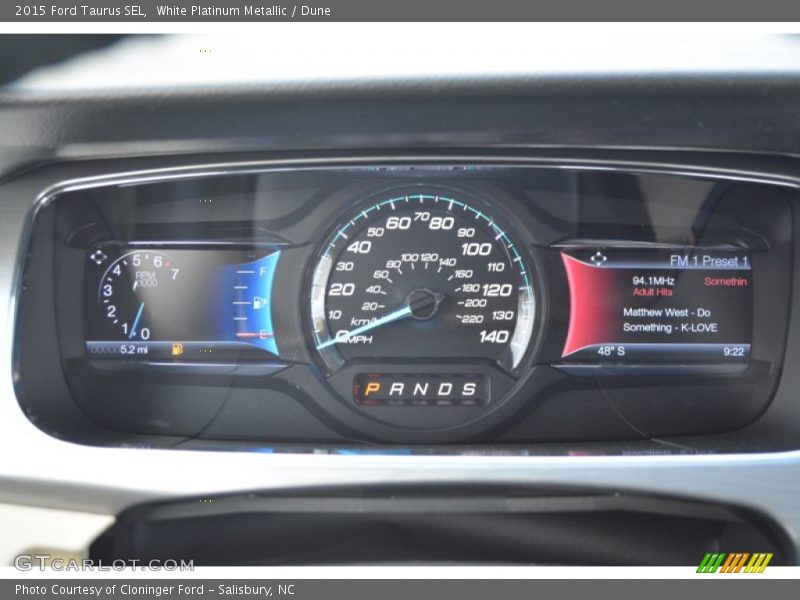White Platinum Metallic / Dune 2015 Ford Taurus SEL