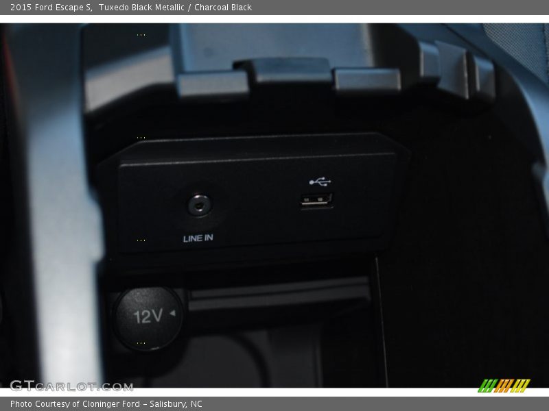 Tuxedo Black Metallic / Charcoal Black 2015 Ford Escape S