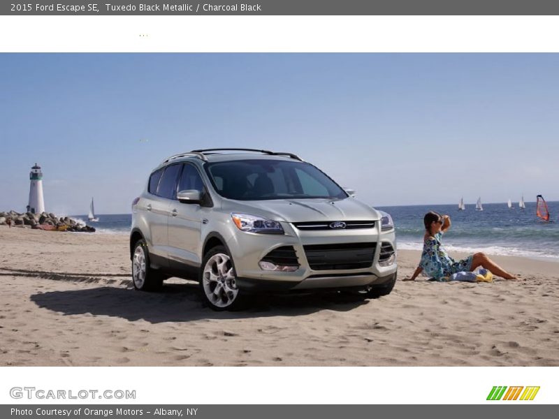 Tuxedo Black Metallic / Charcoal Black 2015 Ford Escape SE