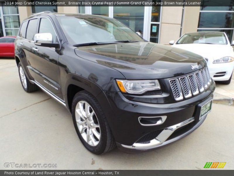 Front 3/4 View of 2014 Grand Cherokee Summit