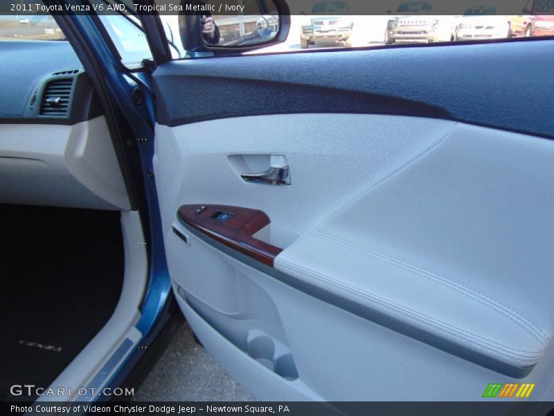 Tropical Sea Metallic / Ivory 2011 Toyota Venza V6 AWD