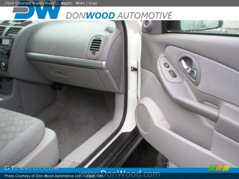 White / Gray 2004 Chevrolet Malibu Maxx LS Wagon