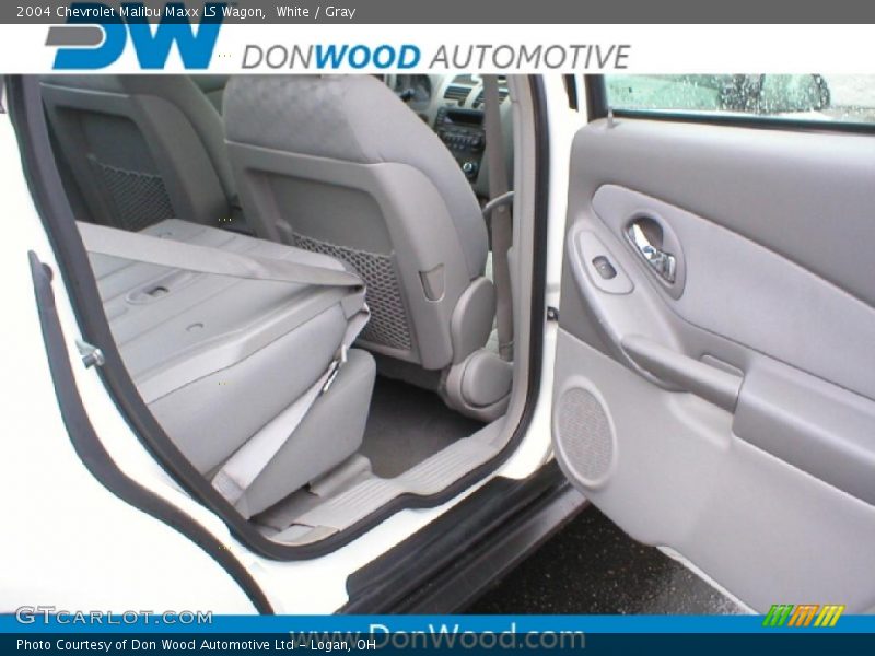 White / Gray 2004 Chevrolet Malibu Maxx LS Wagon