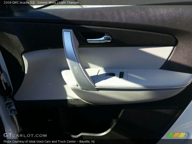 Summit White / Light Titanium 2009 GMC Acadia SLE