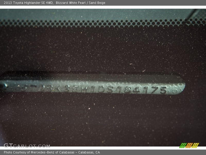 Blizzard White Pearl / Sand Beige 2013 Toyota Highlander SE 4WD