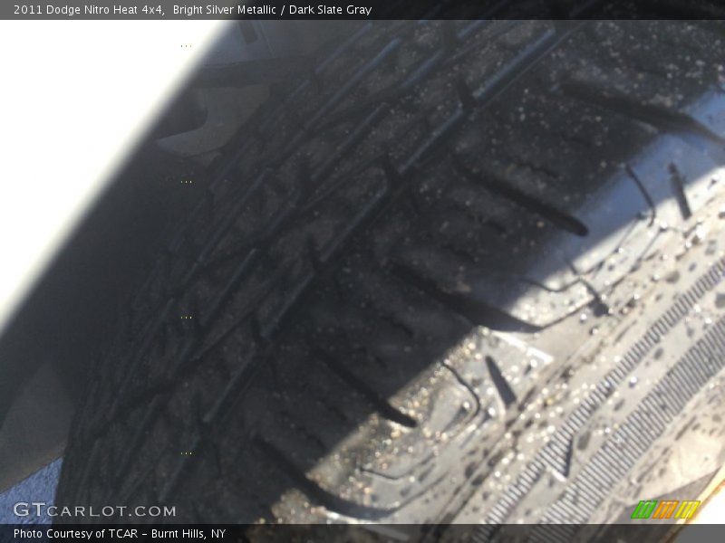 Bright Silver Metallic / Dark Slate Gray 2011 Dodge Nitro Heat 4x4