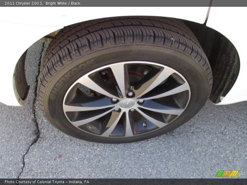 Bright White / Black 2011 Chrysler 200 S