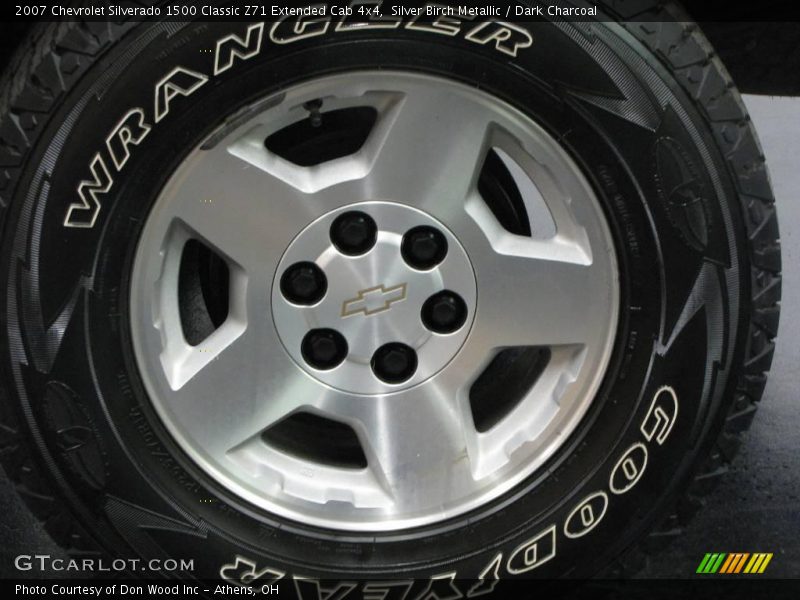 Silver Birch Metallic / Dark Charcoal 2007 Chevrolet Silverado 1500 Classic Z71 Extended Cab 4x4