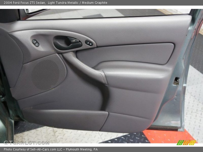 Light Tundra Metallic / Medium Graphite 2004 Ford Focus ZTS Sedan