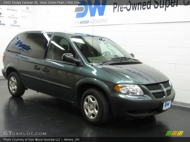 Onyx Green Pearl / Mist Gray 2002 Dodge Caravan SE