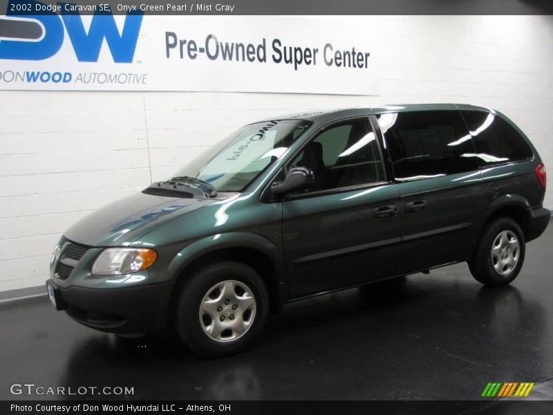 Onyx Green Pearl / Mist Gray 2002 Dodge Caravan SE
