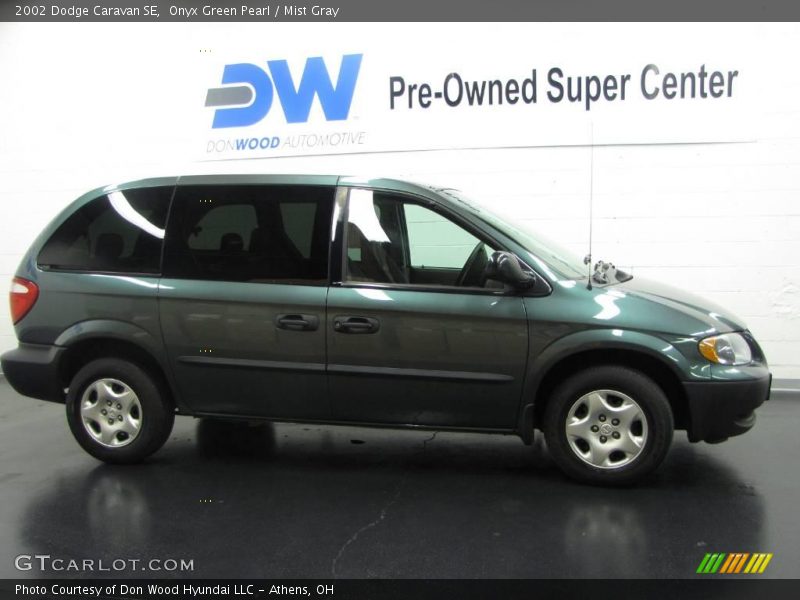 Onyx Green Pearl / Mist Gray 2002 Dodge Caravan SE