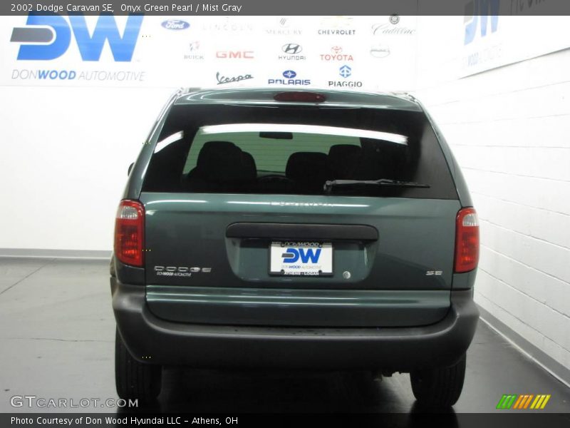 Onyx Green Pearl / Mist Gray 2002 Dodge Caravan SE