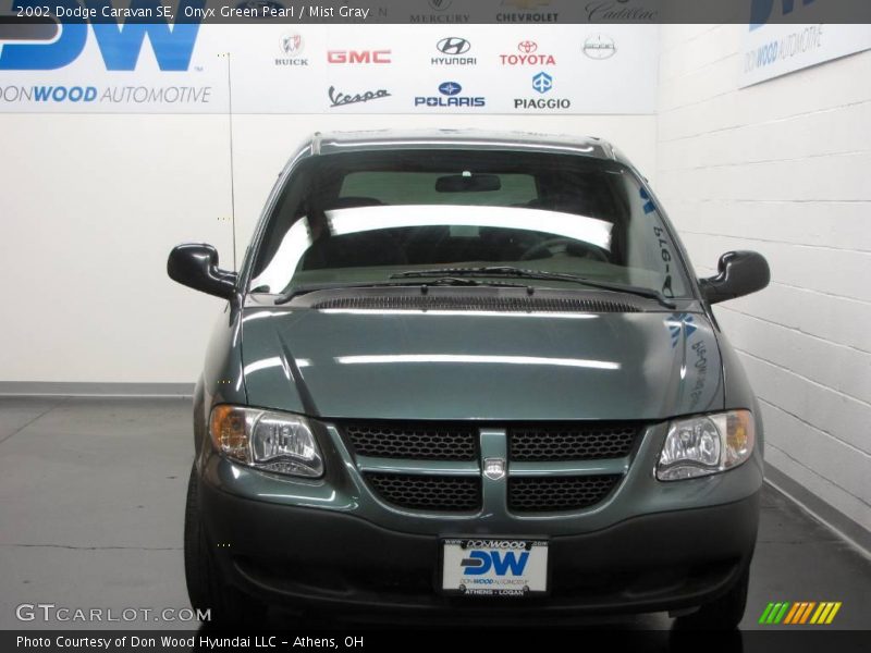 Onyx Green Pearl / Mist Gray 2002 Dodge Caravan SE