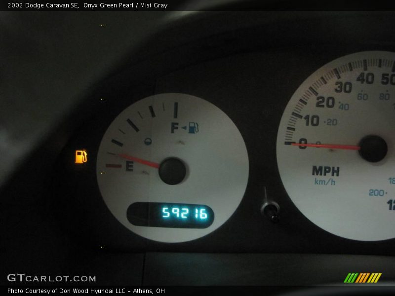 Onyx Green Pearl / Mist Gray 2002 Dodge Caravan SE