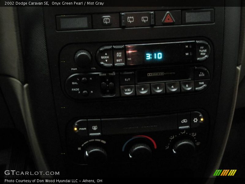Onyx Green Pearl / Mist Gray 2002 Dodge Caravan SE