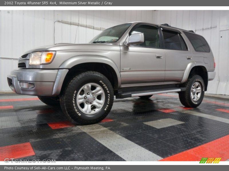 Millennium Silver Metallic / Gray 2002 Toyota 4Runner SR5 4x4