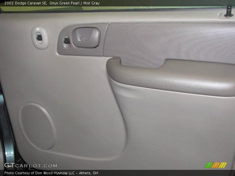 Onyx Green Pearl / Mist Gray 2002 Dodge Caravan SE