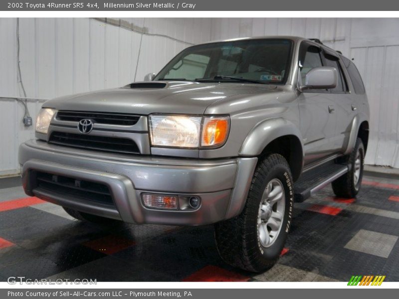 Millennium Silver Metallic / Gray 2002 Toyota 4Runner SR5 4x4
