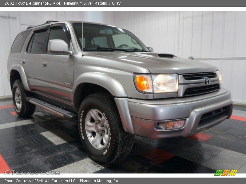 Millennium Silver Metallic / Gray 2002 Toyota 4Runner SR5 4x4