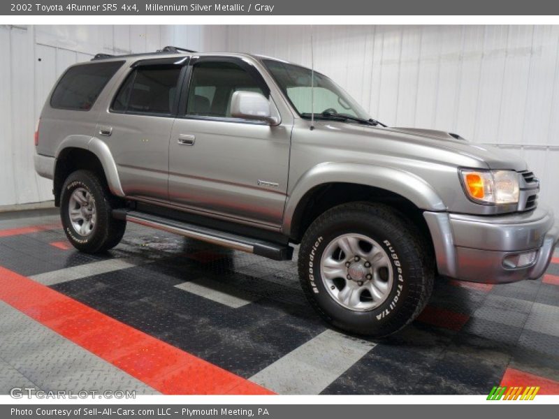 Millennium Silver Metallic / Gray 2002 Toyota 4Runner SR5 4x4
