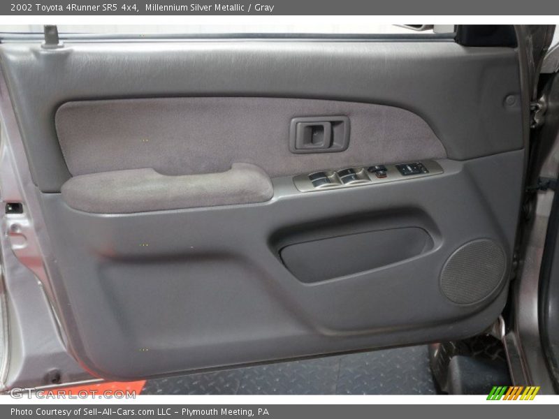 Millennium Silver Metallic / Gray 2002 Toyota 4Runner SR5 4x4