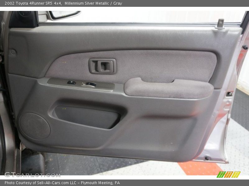Millennium Silver Metallic / Gray 2002 Toyota 4Runner SR5 4x4