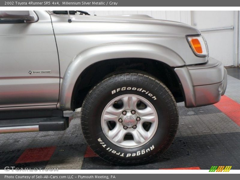 Millennium Silver Metallic / Gray 2002 Toyota 4Runner SR5 4x4