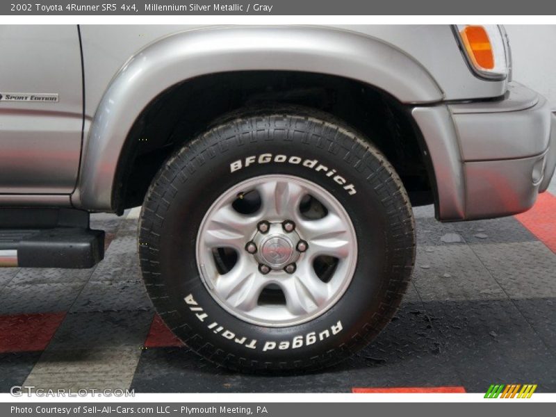 Millennium Silver Metallic / Gray 2002 Toyota 4Runner SR5 4x4