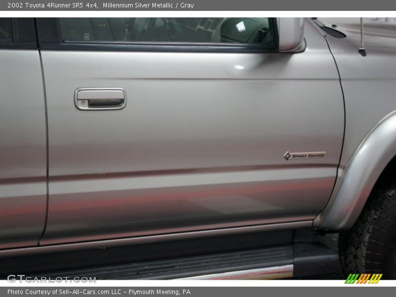 Millennium Silver Metallic / Gray 2002 Toyota 4Runner SR5 4x4