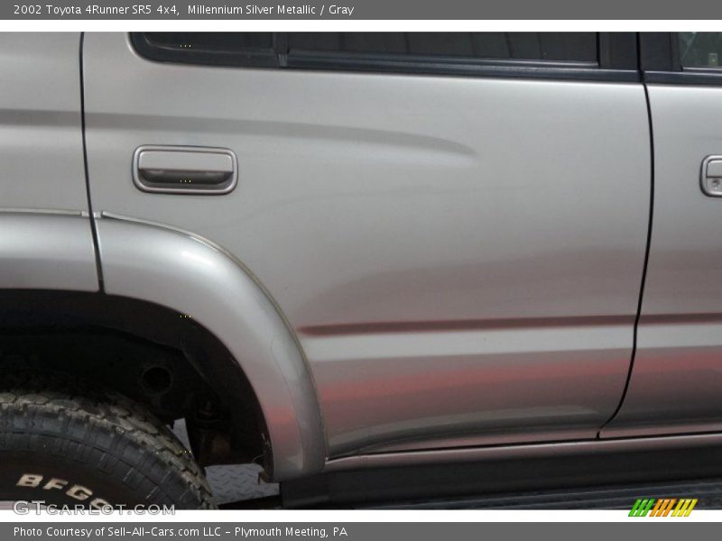 Millennium Silver Metallic / Gray 2002 Toyota 4Runner SR5 4x4