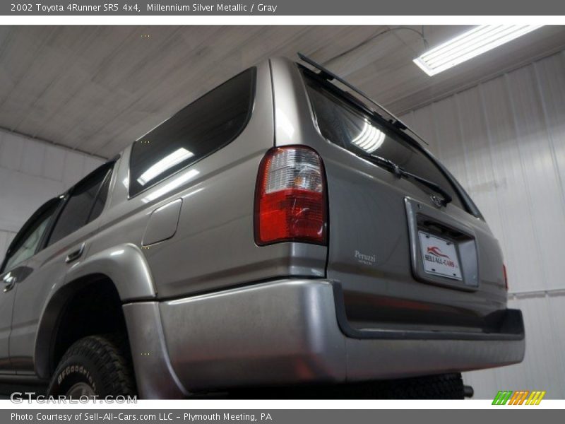 Millennium Silver Metallic / Gray 2002 Toyota 4Runner SR5 4x4