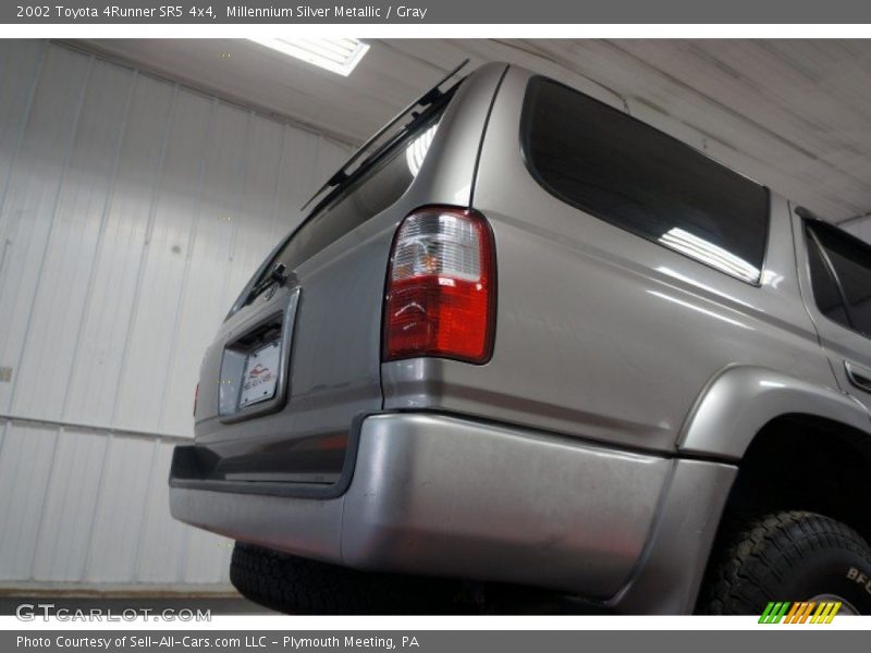 Millennium Silver Metallic / Gray 2002 Toyota 4Runner SR5 4x4