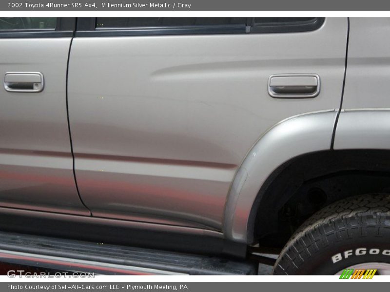 Millennium Silver Metallic / Gray 2002 Toyota 4Runner SR5 4x4