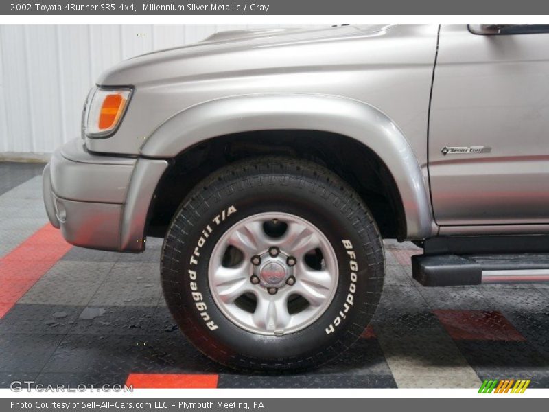 Millennium Silver Metallic / Gray 2002 Toyota 4Runner SR5 4x4