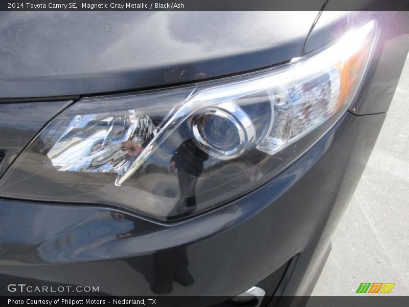 Magnetic Gray Metallic / Black/Ash 2014 Toyota Camry SE