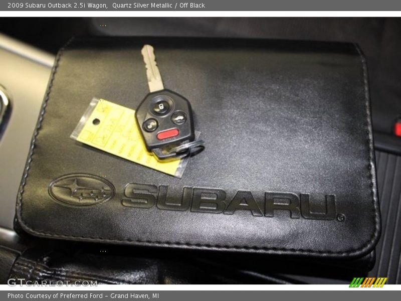 Quartz Silver Metallic / Off Black 2009 Subaru Outback 2.5i Wagon