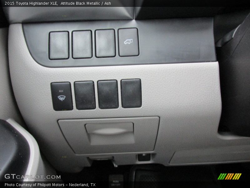 Attitude Black Metallic / Ash 2015 Toyota Highlander XLE