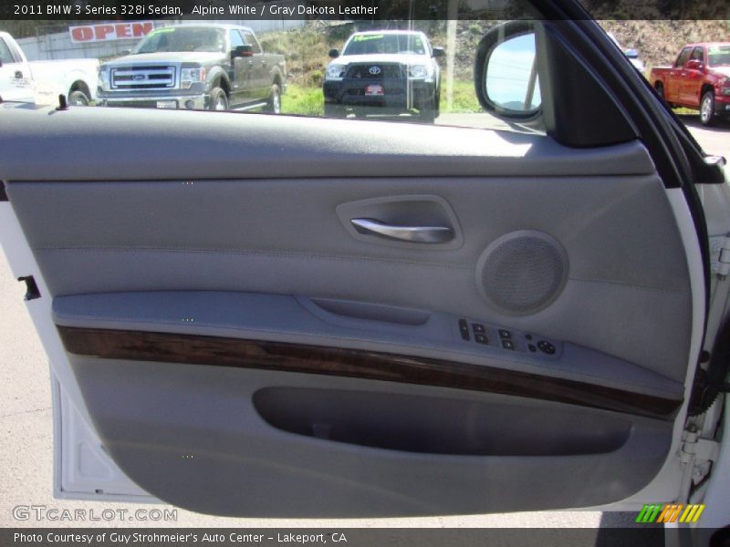 Alpine White / Gray Dakota Leather 2011 BMW 3 Series 328i Sedan