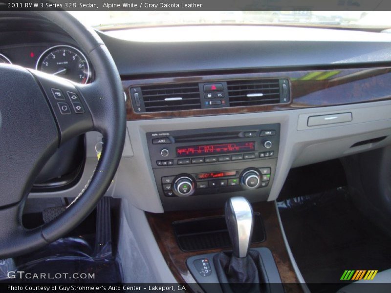Alpine White / Gray Dakota Leather 2011 BMW 3 Series 328i Sedan