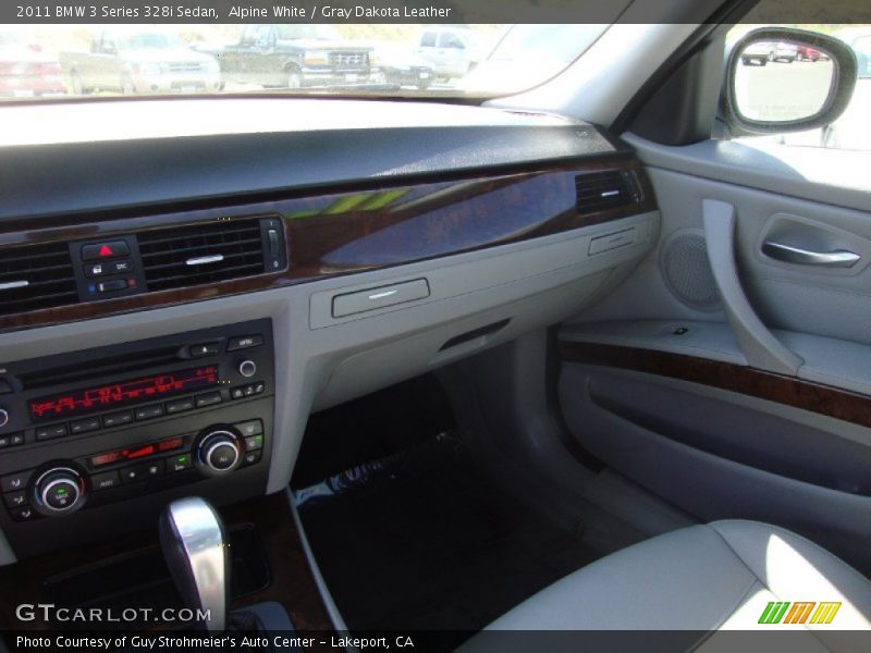 Alpine White / Gray Dakota Leather 2011 BMW 3 Series 328i Sedan
