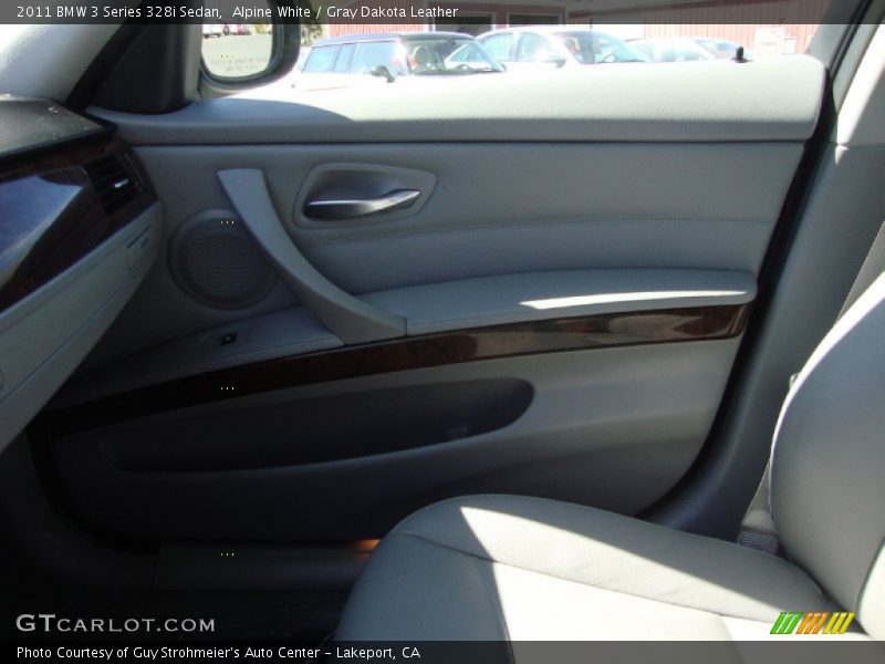 Alpine White / Gray Dakota Leather 2011 BMW 3 Series 328i Sedan