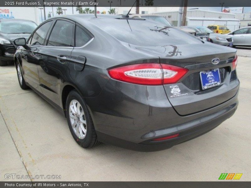 Magnetic Metallic / Earth Gray 2015 Ford Fusion S