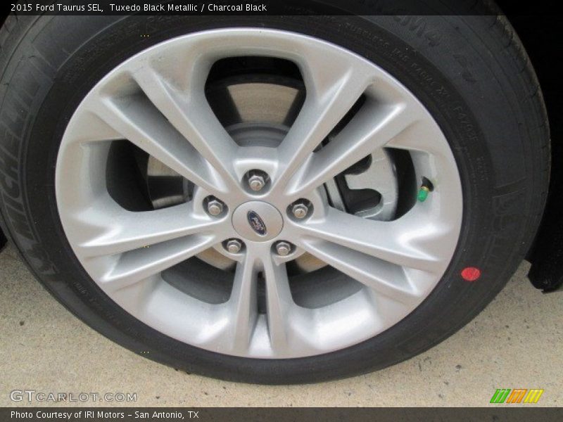 Tuxedo Black Metallic / Charcoal Black 2015 Ford Taurus SEL