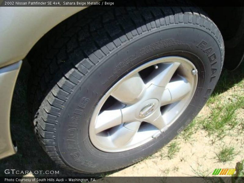 Sahara Beige Metallic / Beige 2002 Nissan Pathfinder SE 4x4